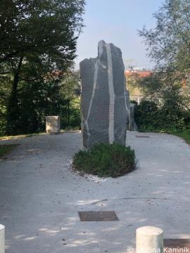 Spomenik pri Titanovi brvi (po obnovi)